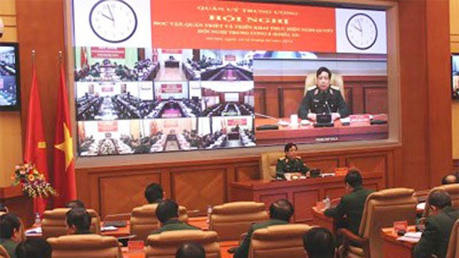 Đại tướng Phùng Quang Thanh giới thiệu nội dung Nghị quyết về "Chiến lược bảo vệ Tổ quốc trong tình hình mới". Ảnh: Qdnd.vn