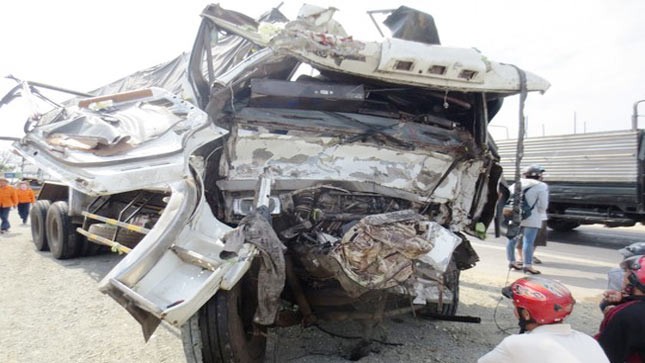 Xe khách biển Nam Định tai nạn ở Khánh Hòa, 15 người nhập viện