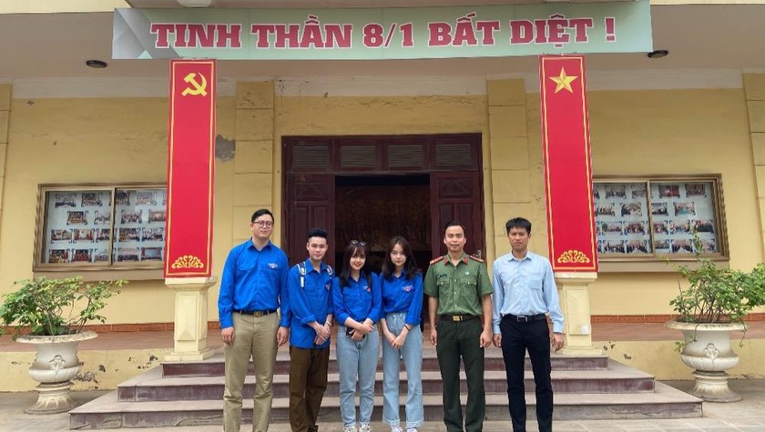 Đoàn Thanh niên Đại học Luật Hà Nội tuyên truyền pháp luật bầu cử