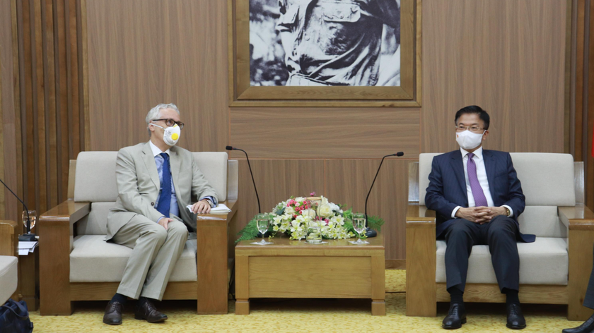Bộ trưởng Bộ Tư pháp Lê Thành Long đã tiếp xã giao ông Guido Hildner, Đại sứ Đặc mệnh toàn quyền Cộng hoà Liên bang Đức tại Việt Nam.