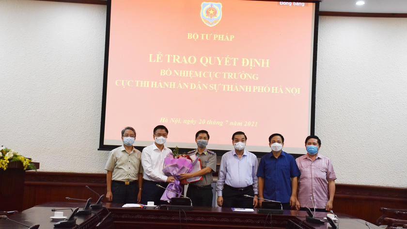 Trao Quyết định bổ nhiệm Cục trưởng Cục Thi hành án dân sự Thành phố Hà Nội