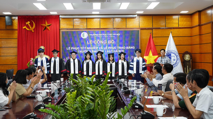 Đại học Luật Hà Nội công bố lễ phục tốt nghiệp và lễ phục trao bằng