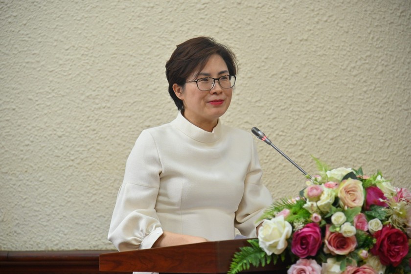 Vụ trưởng Vụ Pháp luật hình sự - hành chính Nguyễn Thị Hạnh phát biểu tại Hội nghị.