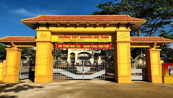 Trường THPT Nguyễn Hữu Thận – nơi em P. đang theo học