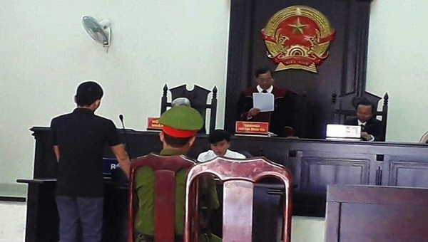 Đối tượng Nguyễn Trường Quang bị TAND tỉnh Quảng Trị tuyên phạt 3 năm 6 tháng tù về hành vi cưỡng đoạt 100 triệu đồng.