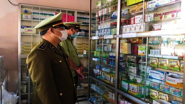 Cục quản lí thị trường tỉnh Quảng Trị ra quân kiểm tra các cửa hàng kinh doanh thiết bị y tế trên địa bàn tỉnh (Ảnh: Cục QLTT)