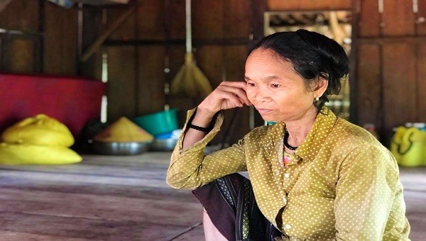 Bà Hồ Thị Mèn chỉ muốn ủng hộ thôn 50.000 đồng cho cả gia đình, nhưng không được nên đã phải đóng 300.000 đồng