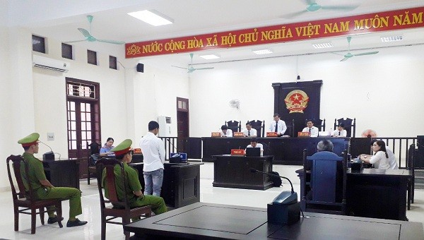 Hồ Văn Pheng bị TAND tỉnh Quảng Trị tuyên phạt 16 năm tù giam về tội danh “Hiếp dâm người dưới 16 tuổi”.