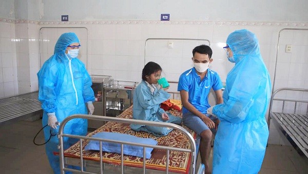 Những trẻ mắc bệnh bạch hầu được cách ly, điều trị tại khoa Nhi, Trung tâm Y tế huyện Vĩnh Linh (ảnh: TTYT huyện Vĩnh Linh)