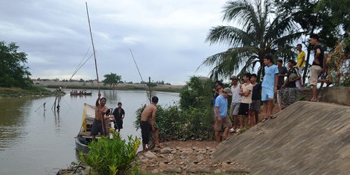 Hà Tĩnh: Đi đánh cá trên sông, hai vợ chồng tử vong