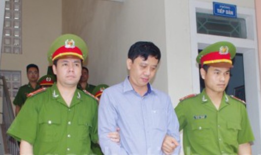 CQĐT bắt giữ đối tượng Phạm Văn Tiến (ảnh: CAHT)