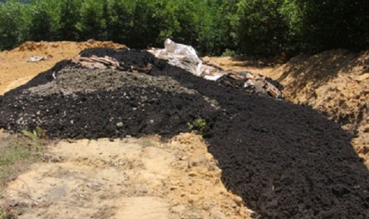 Chất thải rắn được chôn tại trang trại được cho là của vị Giám đốc Công ty Môi trường - Đô thị Kỳ Anh