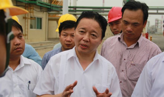 Bộ trưởng  Trần Hồng Hà (ở giữa) tại Formosa