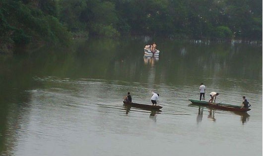 Lực lượng chức năng tổ chức tìm kiếm trên sông