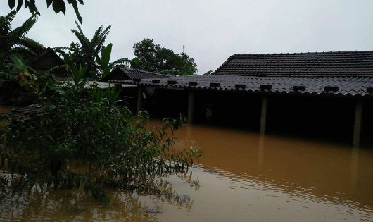 Lũ lên ngập nhà người dân tại huyện Hương Khê, Hà Tĩnh