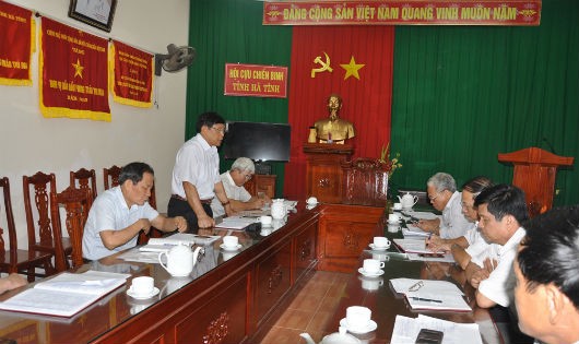 Đoàn kiểm tra số 5 do Trung tướng Nguyễn Song Phi làm trưởng đoàn kiểm tra công tác PBGDPL tại Hội CCB Hà Tĩnh.