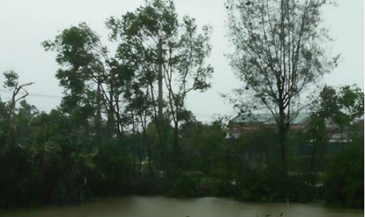 Hiện tại Hà Tĩnh vẫn đang xảy ra mưa dông kèm gió lớn