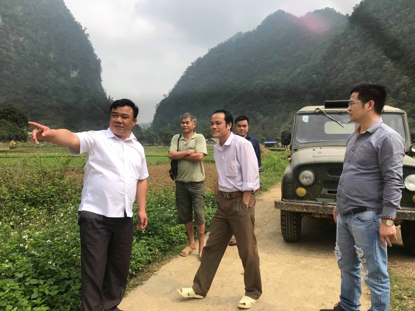 Lãnh đạo xã Thần Sa dẫn phóng viên xuống khu dự án mỏ Khắc Kiệm đã được Nhà nước giao cho Công ty Thăng Long quản lý khai thác
