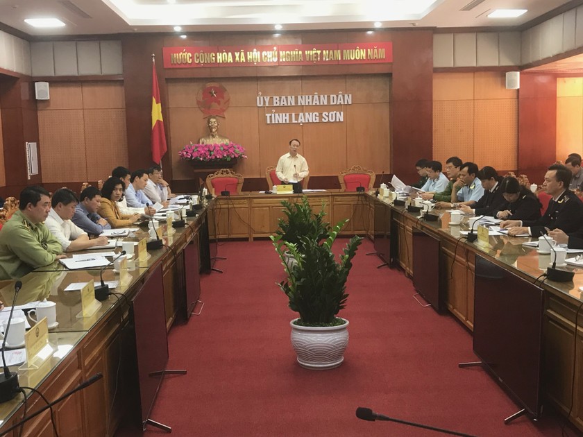 Phó Chủ tịch UBND Nguyễn Công Trưởng chủ trì cuộc họp.