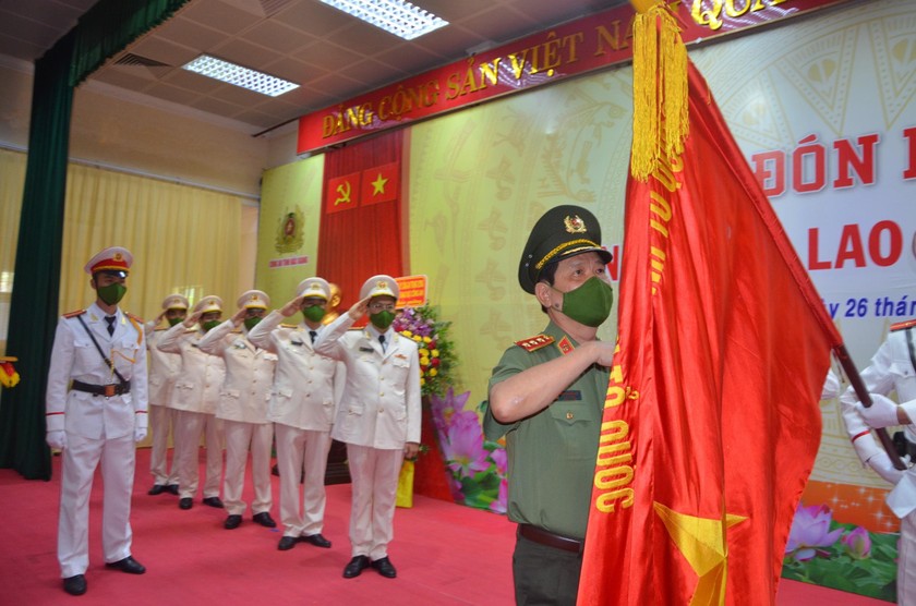 Công an Bắc Giang đón nhận Huân chương lao động hạng Ba vì có thành tích xuất sắc trong công tác phòng, chống dịch bệnh COVID - 19.