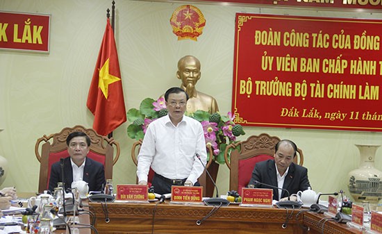Bộ trưởng Bộ Tài chính Đinh Tiến Dũng làm việc với tỉnh Đắk Lắk