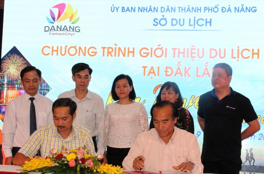 Đắk Lắk và Đà Nẵng ký kết bản ghi nhớ về quy chế hợp tác khôi phục du lịch sau ảnh hưởng của dịch bệnh Covid-19. Ảnh Sao Mai