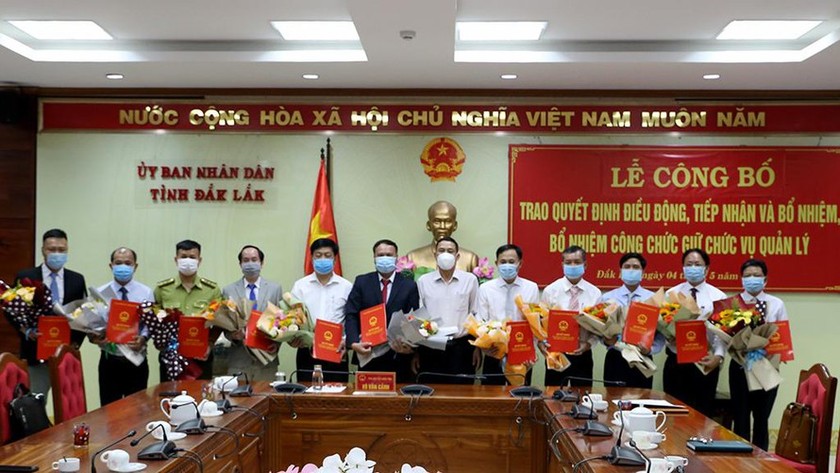Lễ Công bố và trao quyết định điều động, tiếp nhận, bổ nhiệm công chức giữ chức vụ quản lý tỉnh Đắk Lắk.