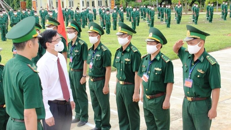 Bí thư Tỉnh ủy Đắk Lắk Nguyễn Đình Trung tham dự bầu cử tại Tiểu đoàn Huấn luyện - Cơ động thuộc Bộ Chỉ huy Bộ đội Biên phòng tỉnh.