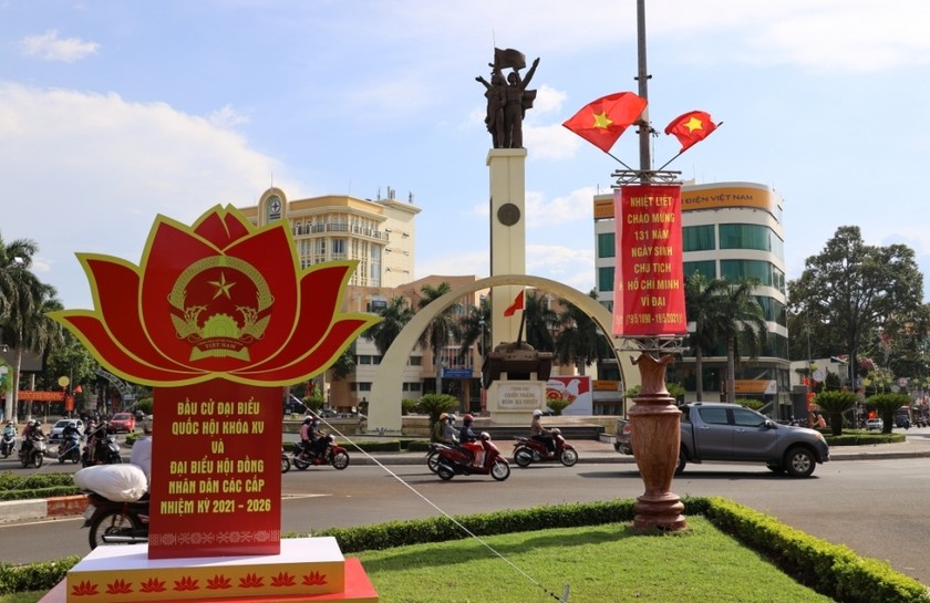 TP Buôn Ma Thuột rực rỡ cờ hoa chuẩn bị cho bầu cử.