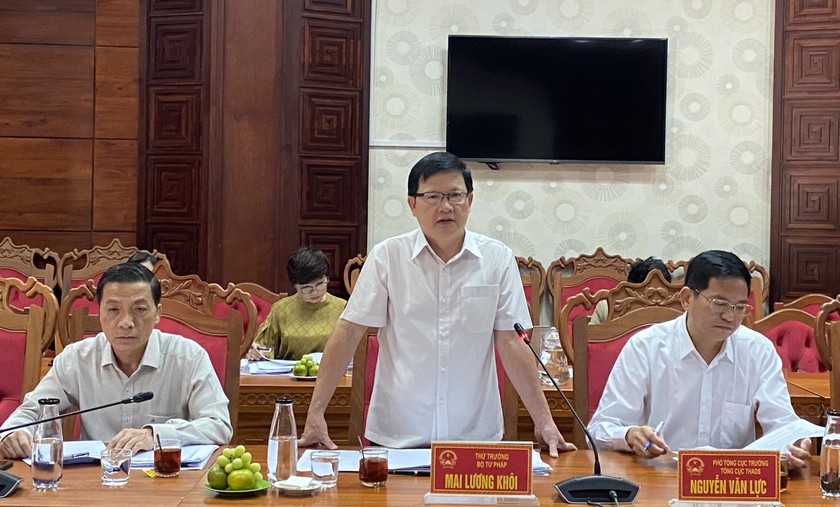Thứ trưởng Bộ Tư pháp Mai Lương Khôi phát biểu chỉ đạo tại buổi làm việc