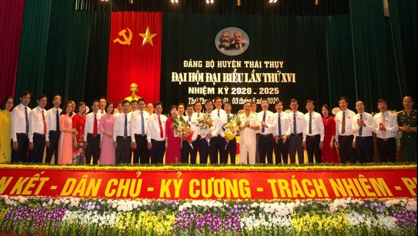 Ra mắt Ban Chấp hành Đảng bộ huyện Thái Thụy, tỉnh Thái Bình nhiệm kỳ 2020-2025. Ảnh: Trần Tuấn.