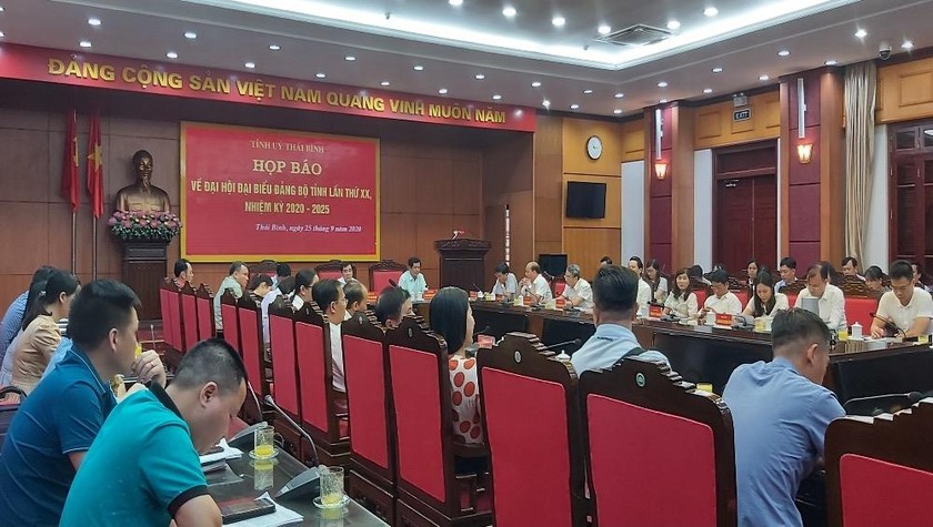 Họp báo cung cấp thông tin về việc tổ chức Đại hội Đại biểu Đảng bộ tỉnh Thái Bình lần thứ XX, nhiệm kỳ 2020-2025. Ảnh: Trung Du