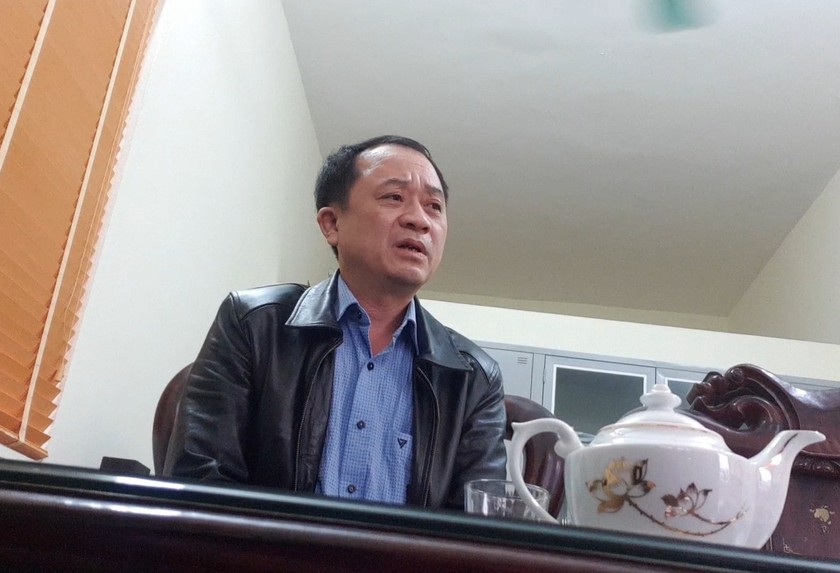 Ông Nguyễn Bá Canh - Chủ tịch UBND xã Long Châu làm việc với phóng viên.