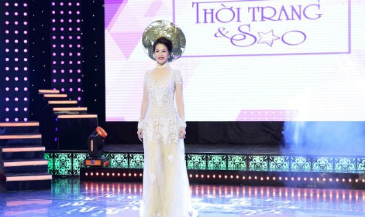 Hoa hậu Lê Thanh Thúy tự tin làm vedette trên sàn catwalk