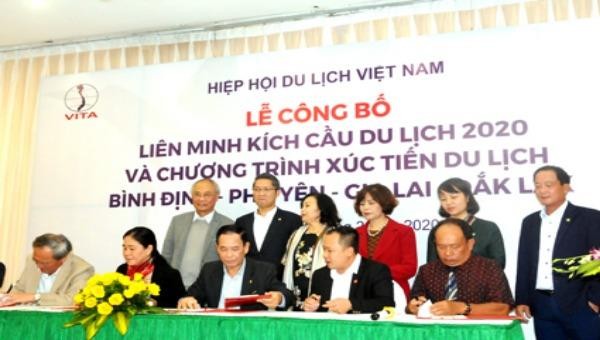 Lễ ký kết Liên minh kích cầu do Hiệp hội Du lịch Việt Nam khởi xướng