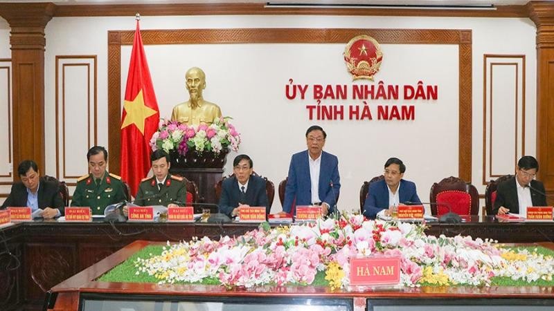 Ủy viên BTV Tỉnh ủy, Phó Chủ tịch UBND tỉnh Trương Minh Hiến chủ trì phiên họp.