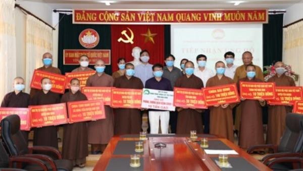 Ninh Bình tiếp nhận ủng hộ công tác phòng, chống dịch bệnh Covid-19
