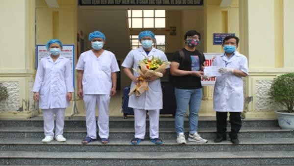 Niềm vui ở Ninh Bình: một ngày có 8 bệnh nhân nhiễm Covid-19 xuất viện
