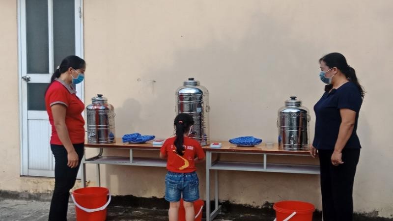 Hơn 340 bồn nước rửa tay phục vụ học sinh Hà Nam từ ngày đầu trở lại trường