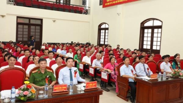 Đại biểu tham dự Đại hội thi đua yêu nước TP Ninh Bình lần thứ V.