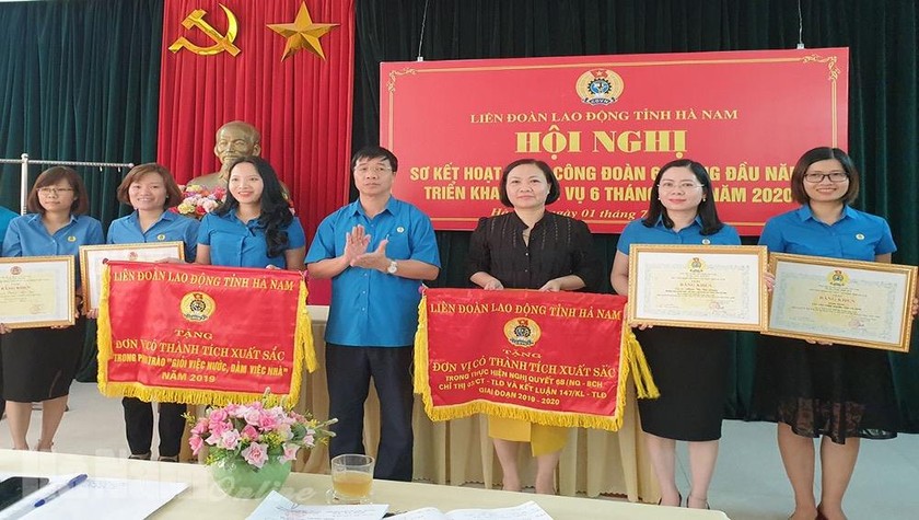 Nhiều tập thể, cá nhân được tặng Cờ, Bằng khen của Ban chấp hành Tổng LĐLĐ Việt Nam, LĐLĐ tỉnh.