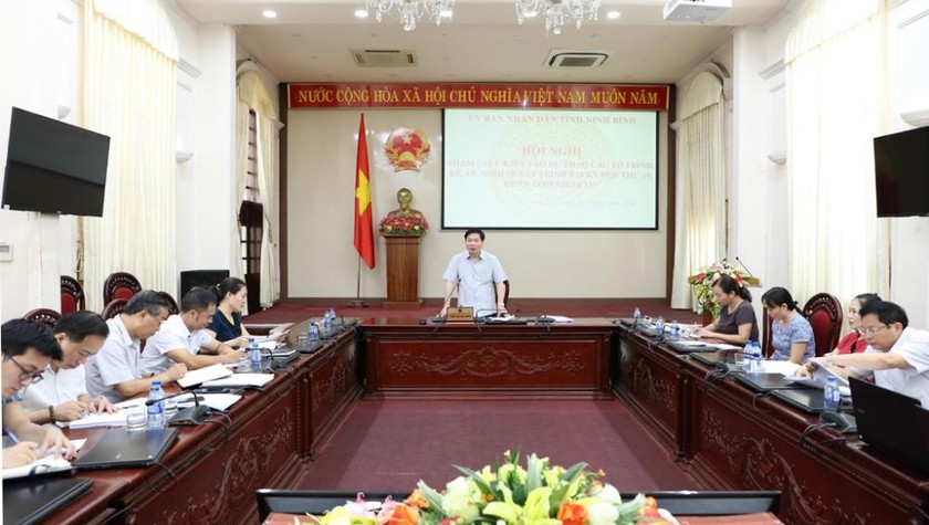 Ông Tống Quang Thìn, Phó Chủ tịch Thường trực chủ trì hội nghị. 