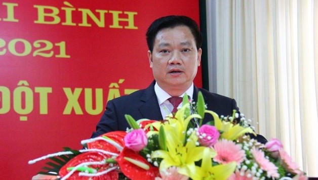Ông Nguyễn Khắc Thận phát biểu tại kỳ họp HĐND tỉnh sáng 10/11.