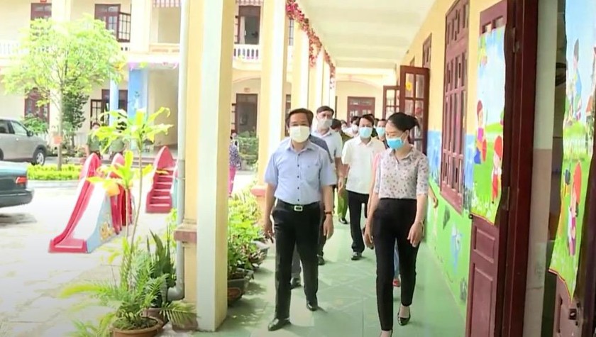 Ông Phạm Quang Ngọc cùng đoàn công tác đi kiểm tra các khu cách ly tập trung phòng chống dịch bệnh trên địa bàn tỉnh.