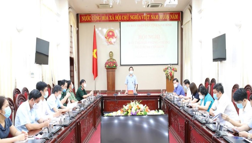 Toàn cảnh cuộc họp Ban Chỉ đạo phòng, chống dịch Covid-19 tỉnh Ninh Bình.