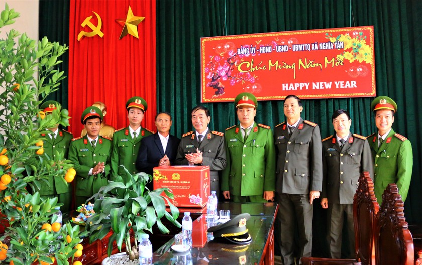 Thứ trưởng Bộ Công an Trần Quốc Tỏ thăm và làm việc tại Nam Định 