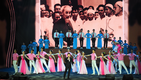 Long trọng lễ kỷ niệm 60 năm Bác Hồ về thăm tỉnh Nam Định