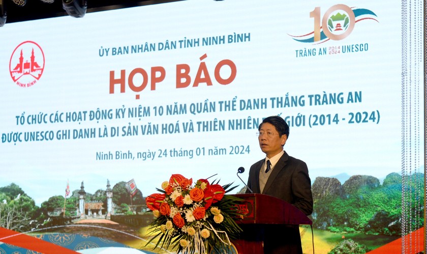 Ông Trần Song Tùng, Phó Chủ tịch UBND tỉnh Ninh Bình phát biểu tại chương trình họp báo.