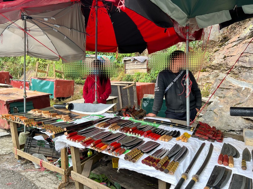 Chỉ đạo 'nóng' sau phản ánh của Báo Pháp luật Việt Nam về vũ khí thô sơ bán tràn lan khu vực Thác Bạc 