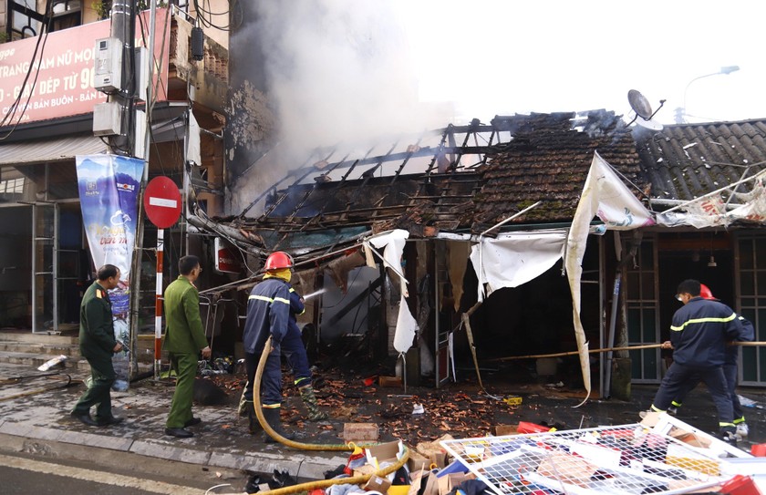 Cháy lớn thiêu rụi toàn bộ tài sản trong một tiệm may tại thị xã Sa Pa